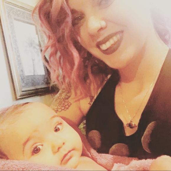 The Girl Behind The Closet 🌻🌵☀️ - Picture 7 of 8